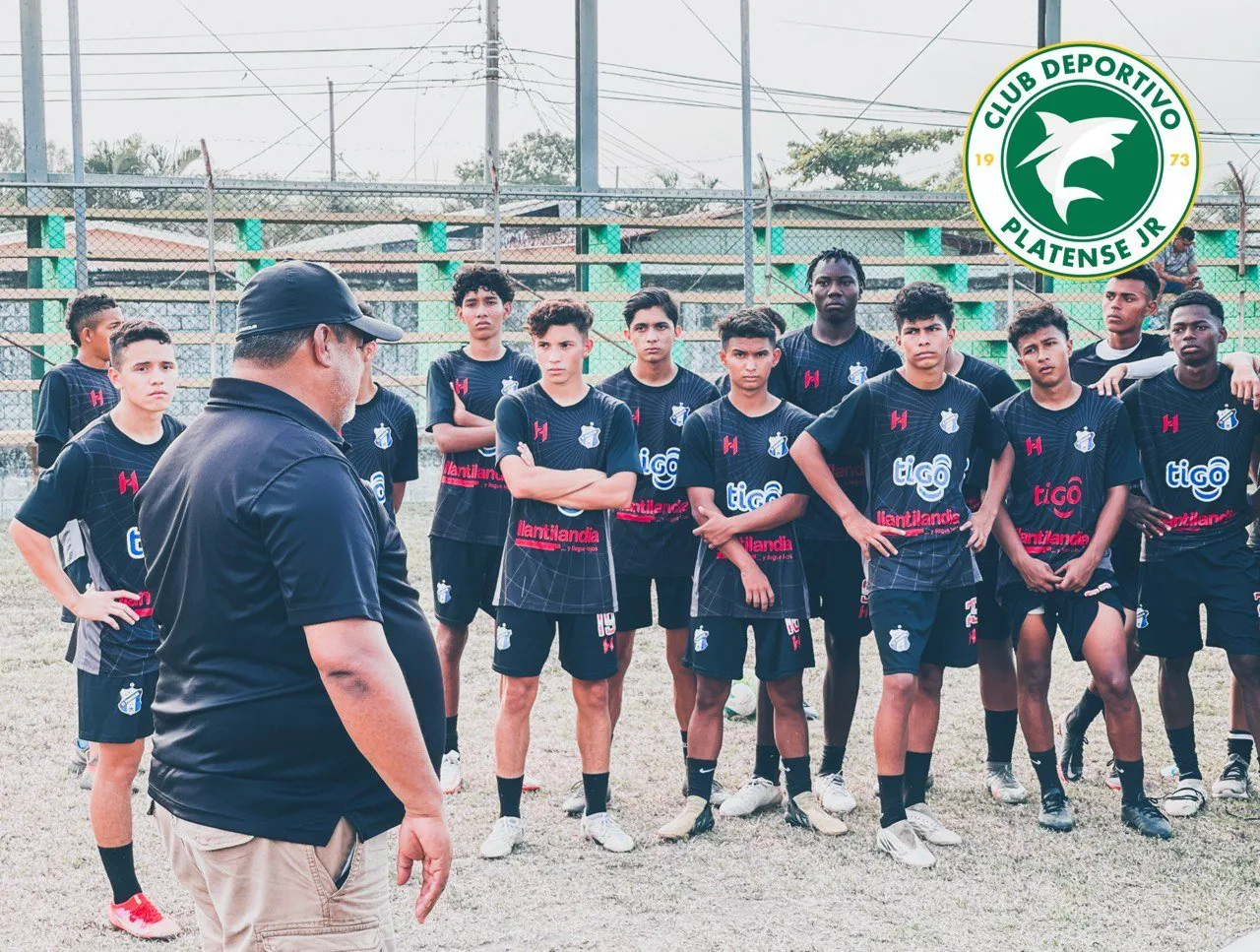 Jugadores del CD Platense Jr en acción, foto 4